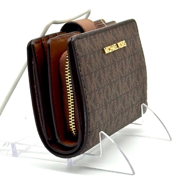 Michael Kors Medium Jet Set Travel Zip Chain Bifold Wallet - Brown Signature - Picture 4 of 7